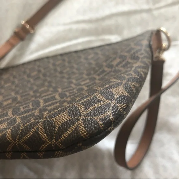 Fossil Crossbody Bag - Picture 6 of 7